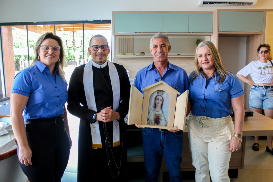 Com as bençãos do Padre Sócrates, Santana Móveis Planejados é inaugurada em Nova Andradina 