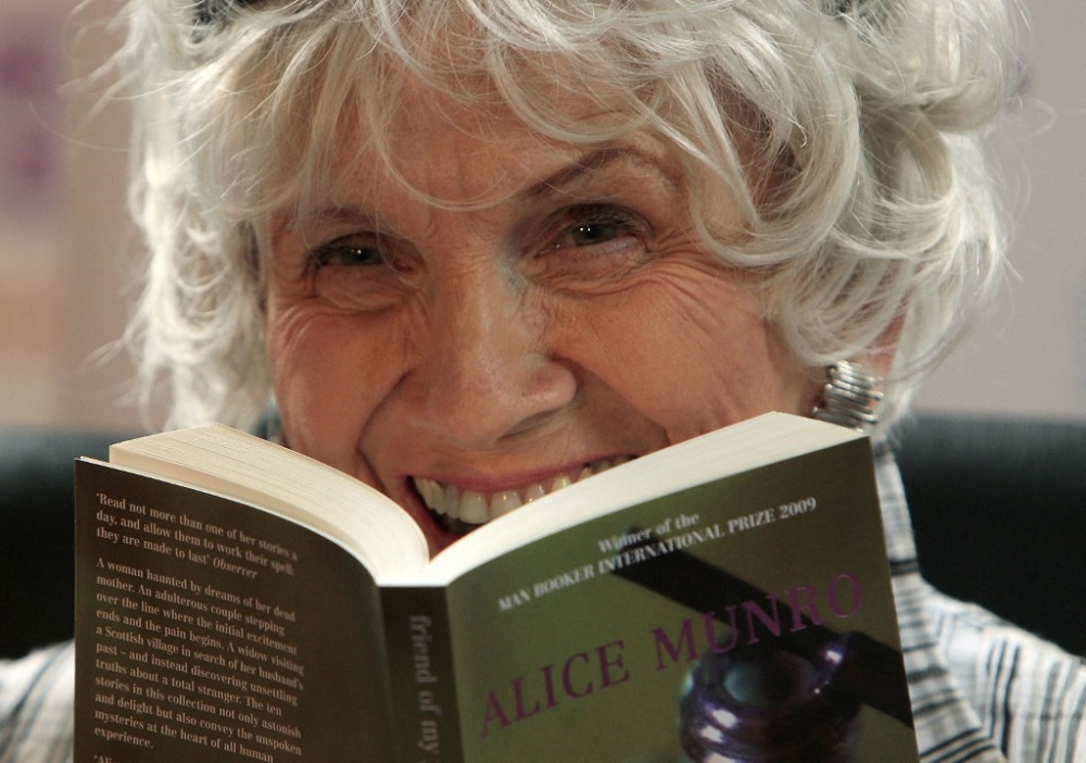 Morre aos 92 anos a escritora canadense Alice Munro, prêmio Nobel de literatura