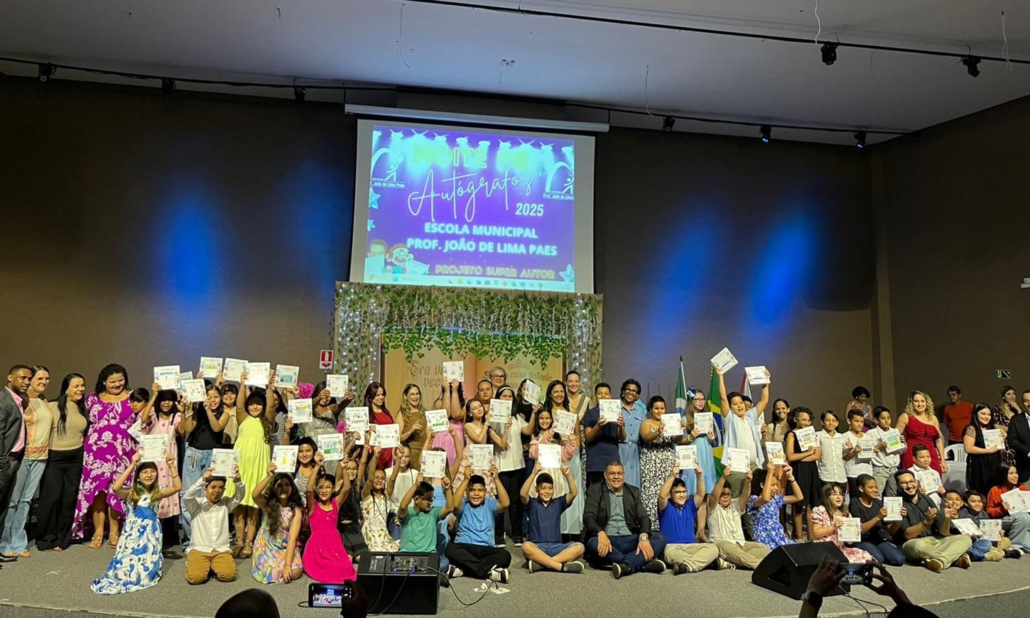Noite de autógrafos celebra talento e criatividade de estudantes de Nova Andradina