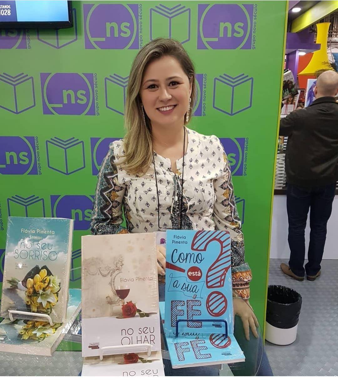 A escritora nova-andradinense Flávia Pimenta