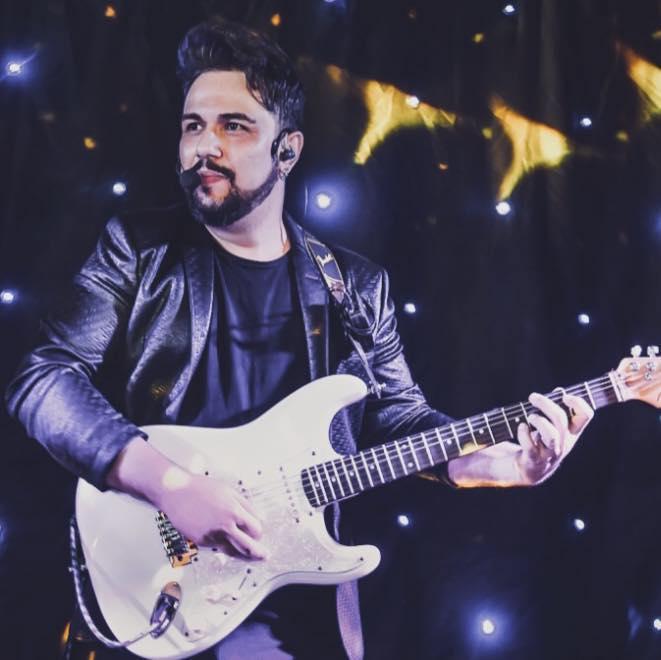 O musico Jaime Alex Davies, dupla com Maks Freire