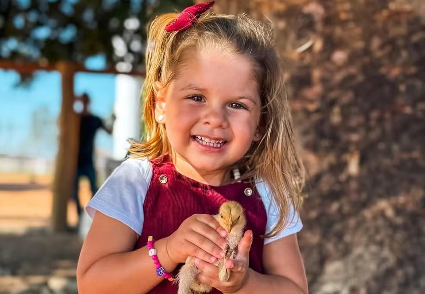 Zé Felipe e Virginia Fonseca não economizam nas homenagens pelos 3 anos de Maria Flor