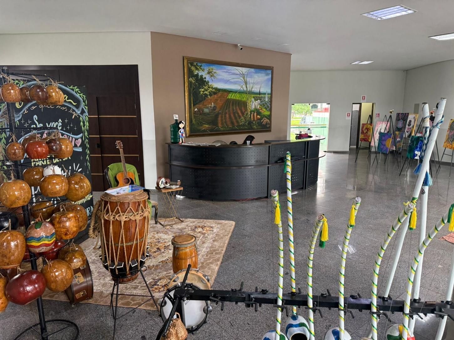 Câmara de Nova Andradina abre as portas para a arte local com exposição durante a Semana da Cultura