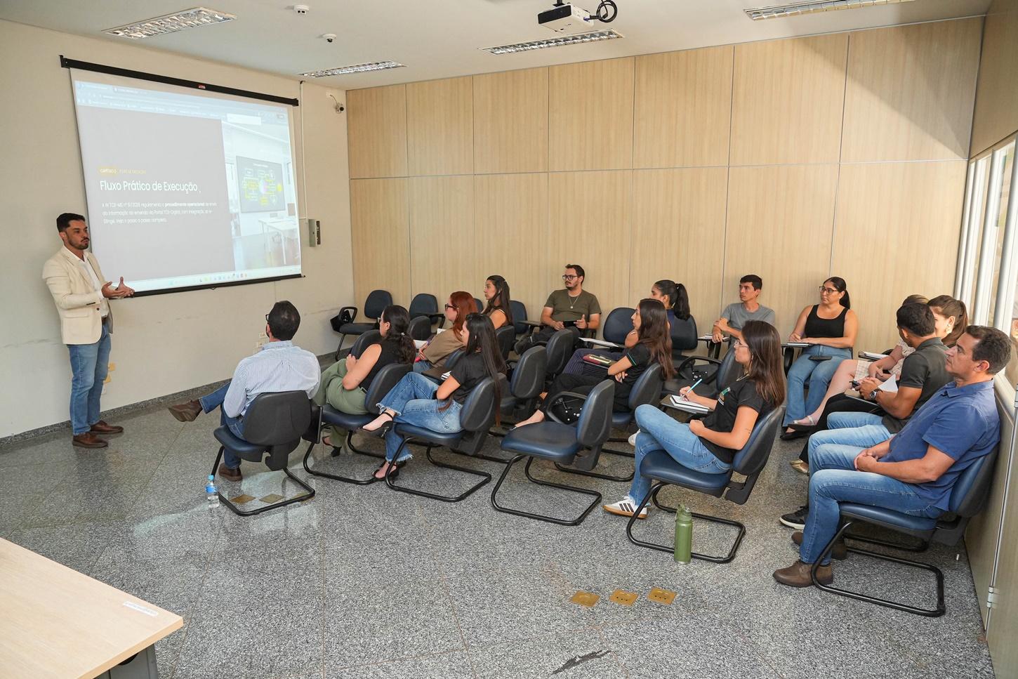 Capacitação orienta servidores sobre novas regras do TCE-MS para aplicação de emendas parlamentares