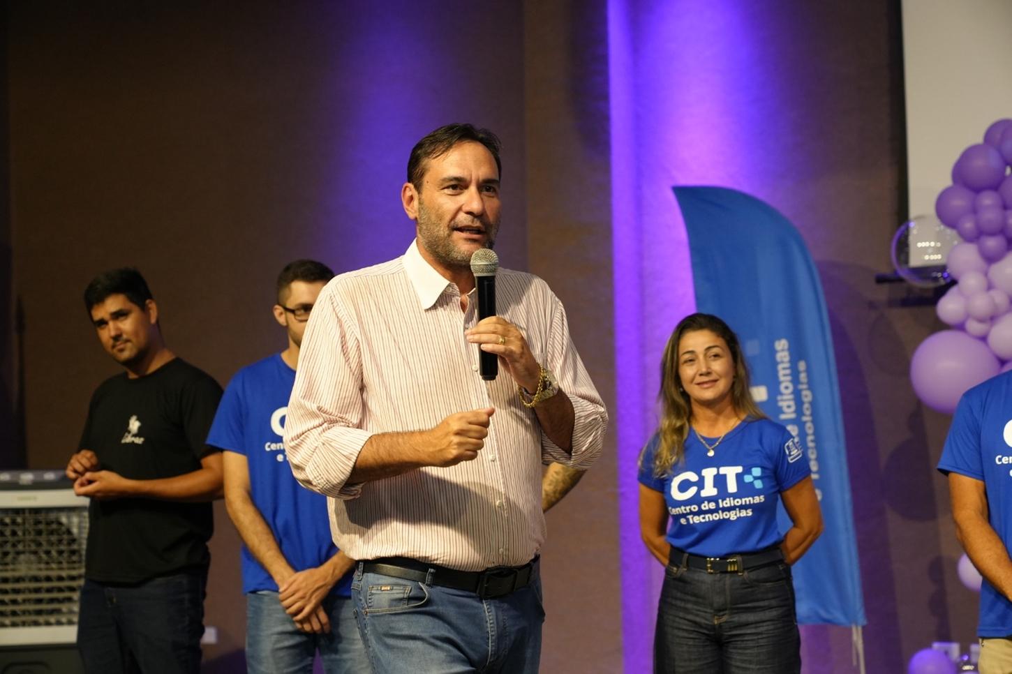 CIT amplia acesso ao conhecimento e mantém vagas abertas para cursos de idiomas e tecnologia