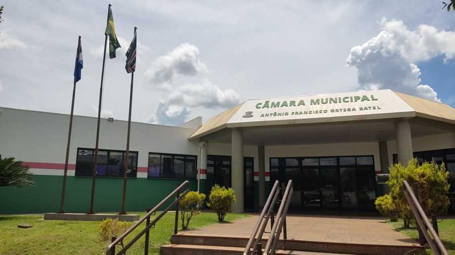 Vereadores cobram solução para problemas estruturais no Centro de Convivência do Idoso