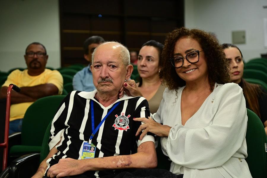 O homenageado e sua esposa - Foto: QI Propaganda