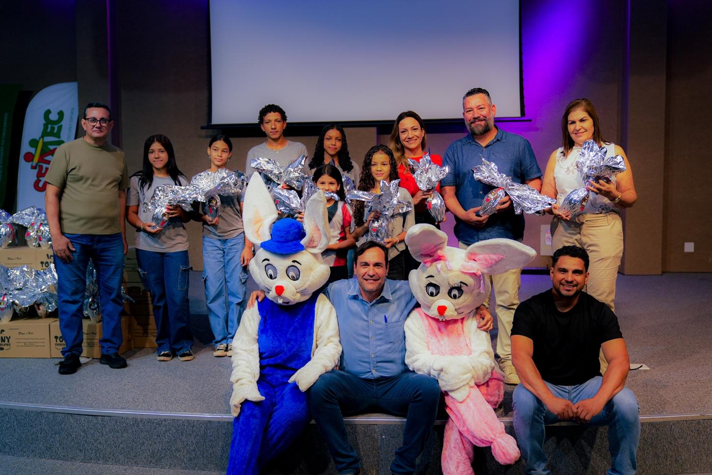 Prefeitura entrega mais de 7 mil ovos de Páscoa a estudantes da rede municipal