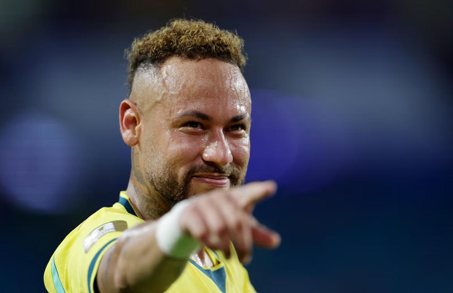 Neymar chora em retorno à seleção brasileira e desabafa sobre tempo afastado