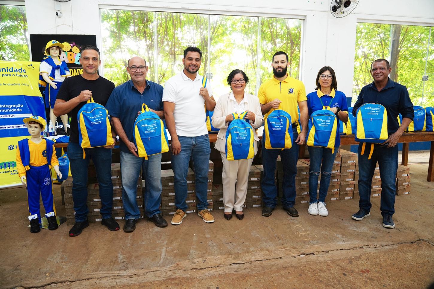 Parceria garante novos uniformes e kits para participantes do AABB Comunidade