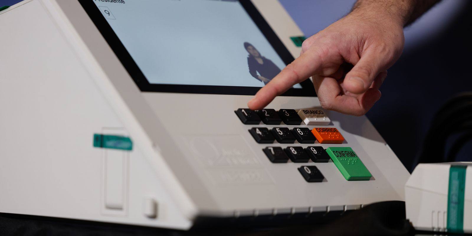 Assinatura digital e lacração impedem alteração em sistemas eleitorais, diz TSE