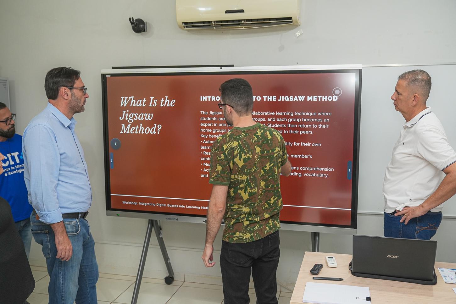 Prefeitura de Nova Andradina investe em lousas digitais para modernizar o ensino na Rede Municipal
