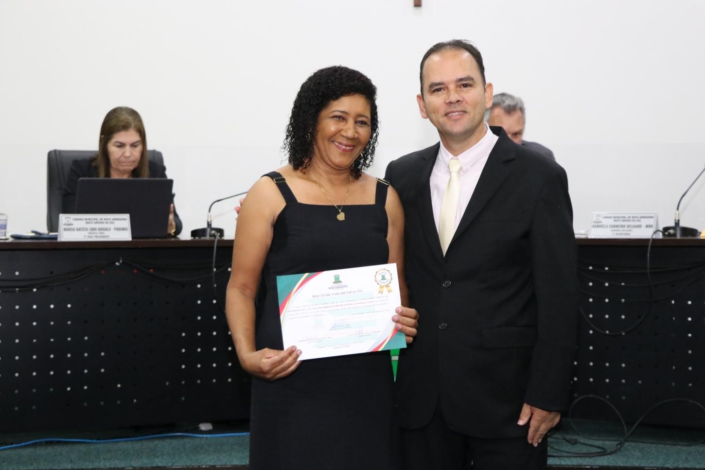 Do portão da escola à memória de gerações: Tia Sol recebe homenagem da Câmara