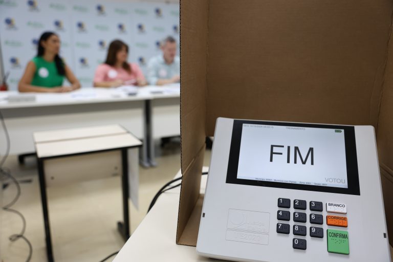 Eleitores de todo o país irão às urnas em horário unificado, seguindo fuso de Brasília