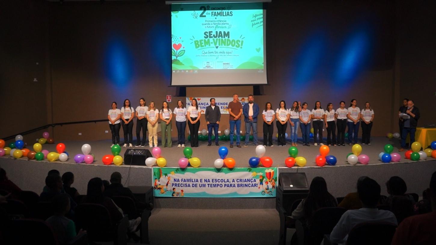 Famílias lotam Centro de Convenções em encontro da Educação Infantil