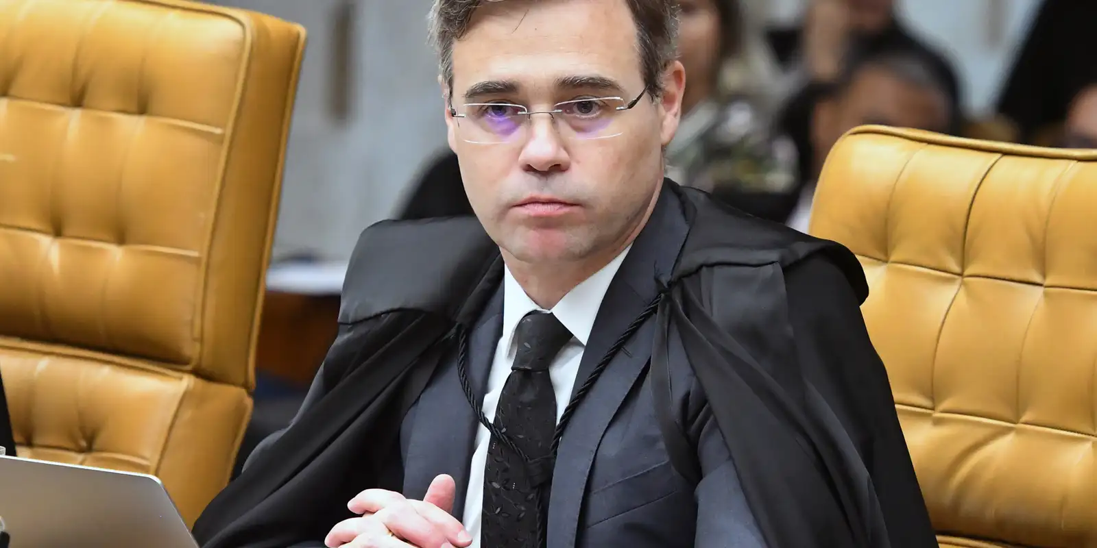 Mendonça quer sessão do STF para discutir investigação contra Moraes 