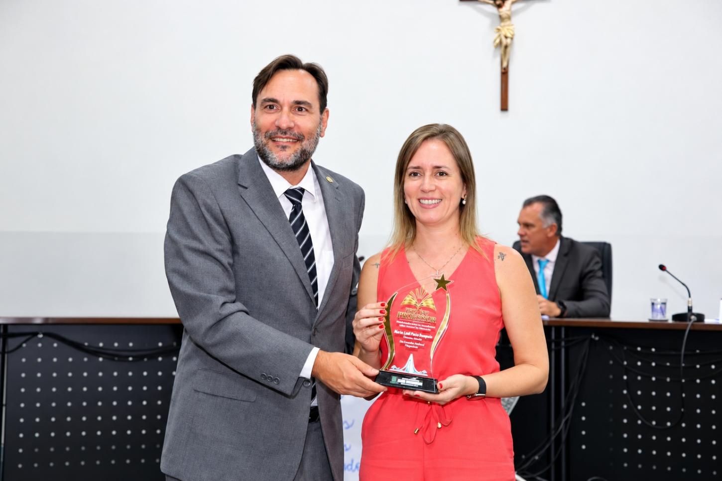 Trajetórias dedicadas ao ensino são celebradas em sessão solene na Câmara Municipal de Nova Andradina 