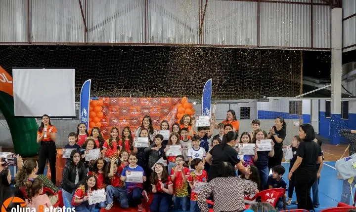 Alunos do Anglo Nova Andradina aprendem sobre finanças e cooperação através do projeto “Mesadinha e sua Turma” da Cresol 