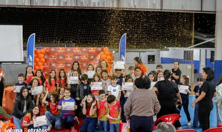 Alunos do Anglo Nova Andradina aprendem sobre finanças e cooperação através do projeto “Mesadinha e sua Turma” da Cresol 