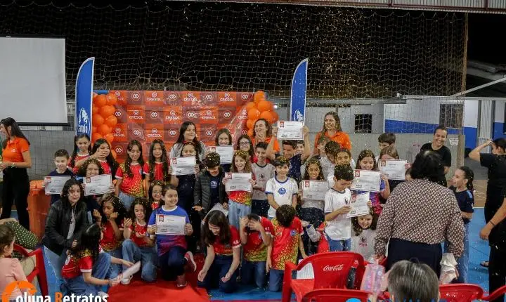 Alunos do Anglo Nova Andradina aprendem sobre finanças e cooperação através do projeto “Mesadinha e sua Turma” da Cresol 