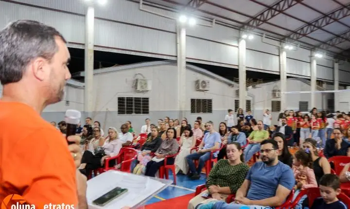 Alunos do Anglo Nova Andradina aprendem sobre finanças e cooperação através do projeto “Mesadinha e sua Turma” da Cresol 