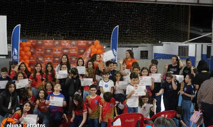 Alunos do Anglo Nova Andradina aprendem sobre finanças e cooperação através do projeto “Mesadinha e sua Turma” da Cresol 