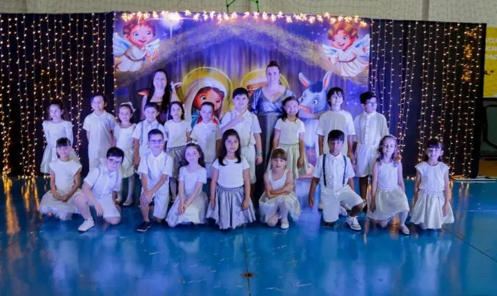 Apresentações de Natal encerram as atividades do ano letivo do colégio Anglo Nova Andradina 
