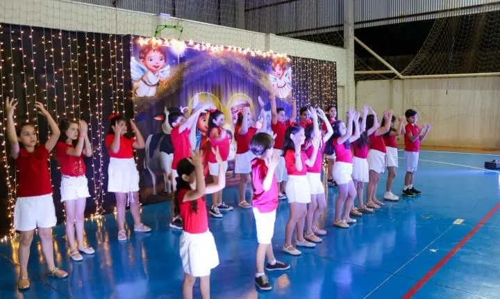 Apresentações de Natal encerram as atividades do ano letivo do colégio Anglo Nova Andradina 