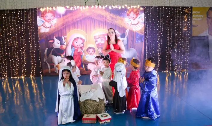 Apresentações de Natal encerram as atividades do ano letivo do colégio Anglo Nova Andradina 