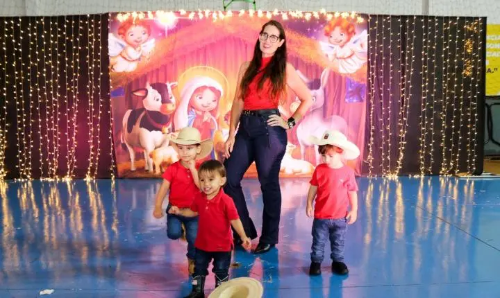 Apresentações de Natal encerram as atividades do ano letivo do colégio Anglo Nova Andradina 