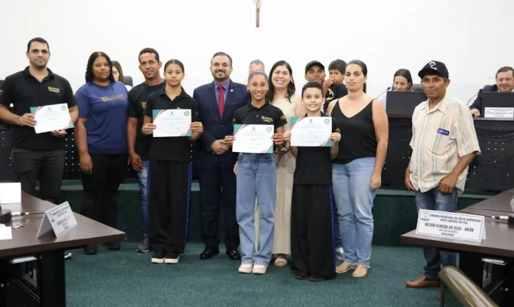 Câmara homenageia Academia Valadares por formação de novos instrutores de artes marciais