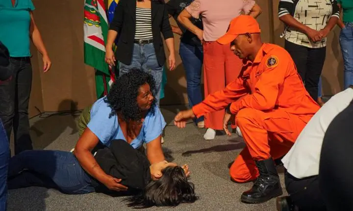 Capacitação em primeiros socorros fortalece segurança nas escolas da Rede Municipal