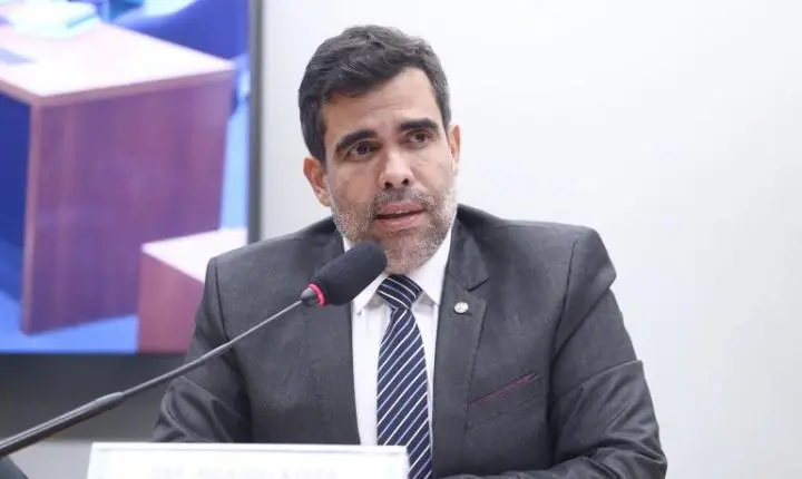 Comissão aprova projeto que proíbe cobrar do inadimplente gastos do condomínio com advogado