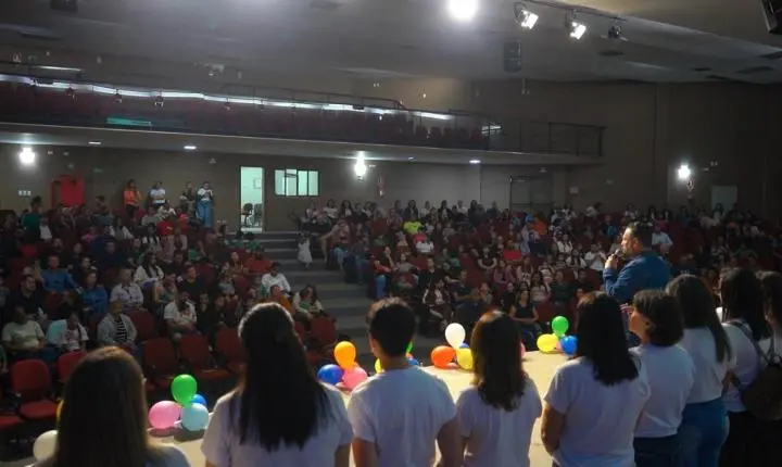 Famílias lotam Centro de Convenções em encontro da Educação Infantil
