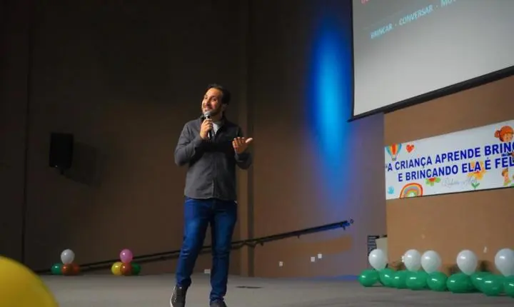 Famílias lotam Centro de Convenções em encontro da Educação Infantil