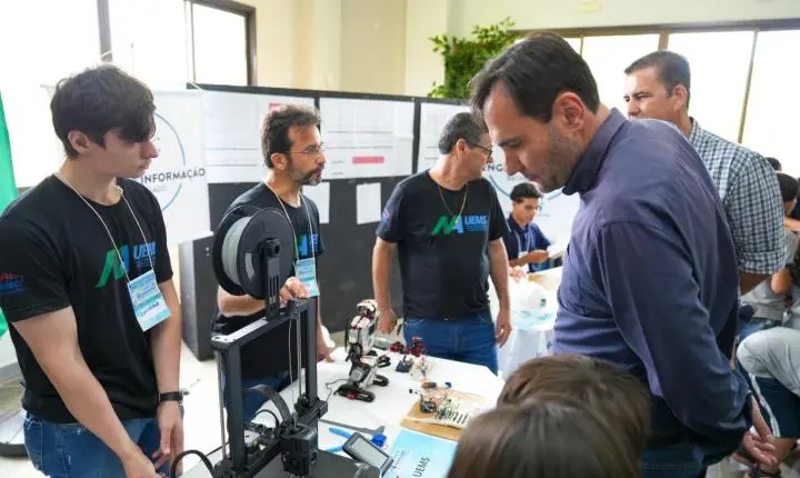 I Feira de Profissões conecta juventude de Nova Andradina ao futuro