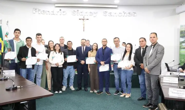 Medalhistas da Escola Anglo Nova Andradina são condecorados por desempenho na Olimpíada de Educação Financeira
