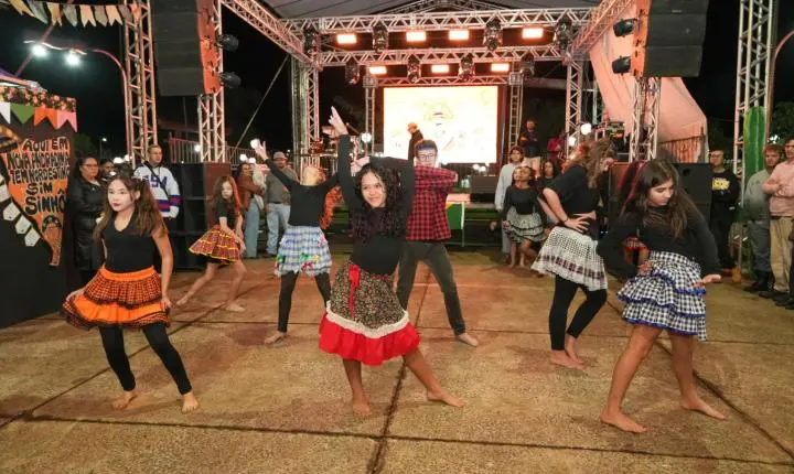Mesmo com chuva, Feira Cultural Nordestina leva tradição e forró à Praça das Águas
