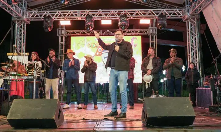 Mesmo com chuva, Feira Cultural Nordestina leva tradição e forró à Praça das Águas