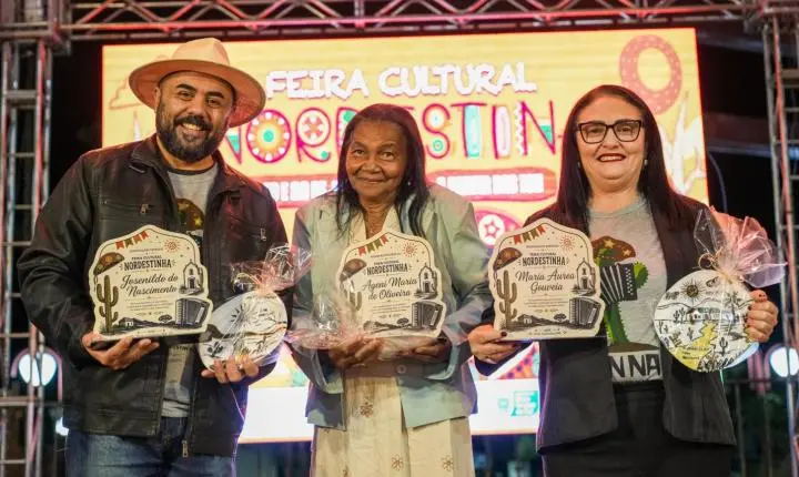 Mesmo com chuva, Feira Cultural Nordestina leva tradição e forró à Praça das Águas