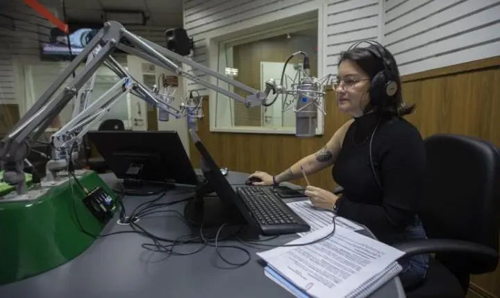 Normas para emissão de carteira profissional de radialista entram em vigor