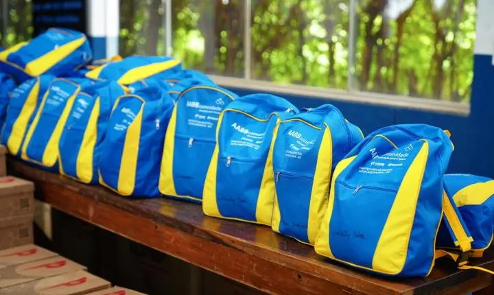 Parceria garante novos uniformes e kits para participantes do AABB Comunidade