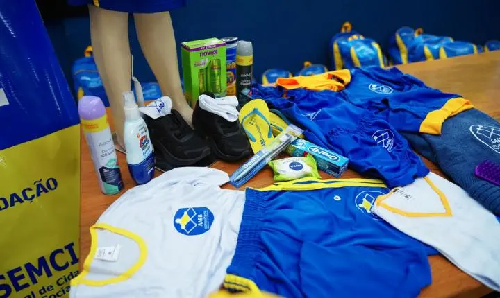 Parceria garante novos uniformes e kits para participantes do AABB Comunidade