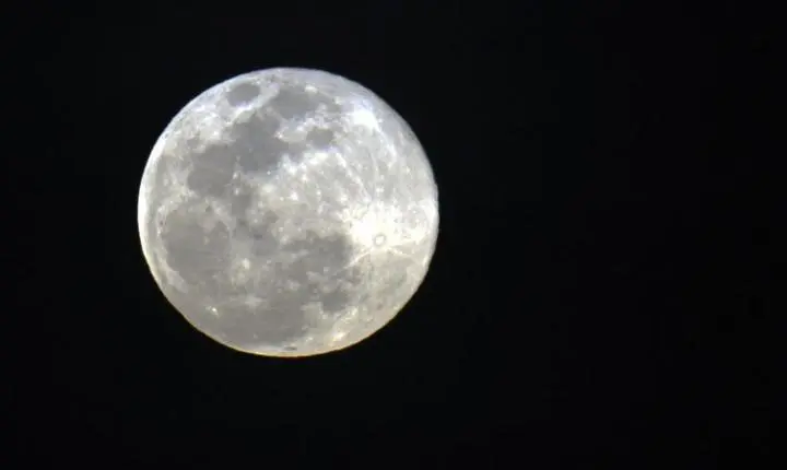 Primeira Superlua de 2026 pode ser vista neste sábado (03)