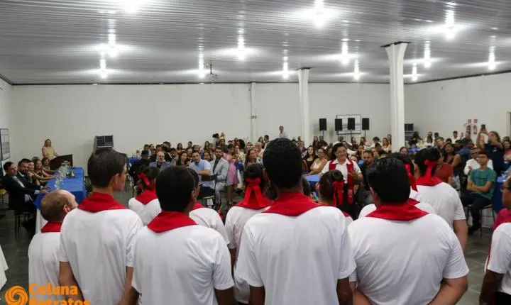 Rotary Club Nova Andradina realiza solenidade de premiação do projeto “Aluno Nota 10” e posse de novos membros 