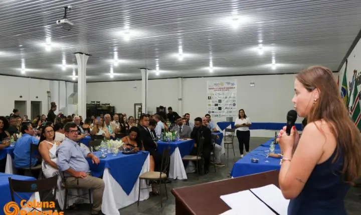 Rotary Club Nova Andradina realiza solenidade de premiação do projeto “Aluno Nota 10” e posse de novos membros 