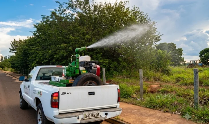 Saúde intensifica combate ao Aedes aegypti com aplicação de fumacê